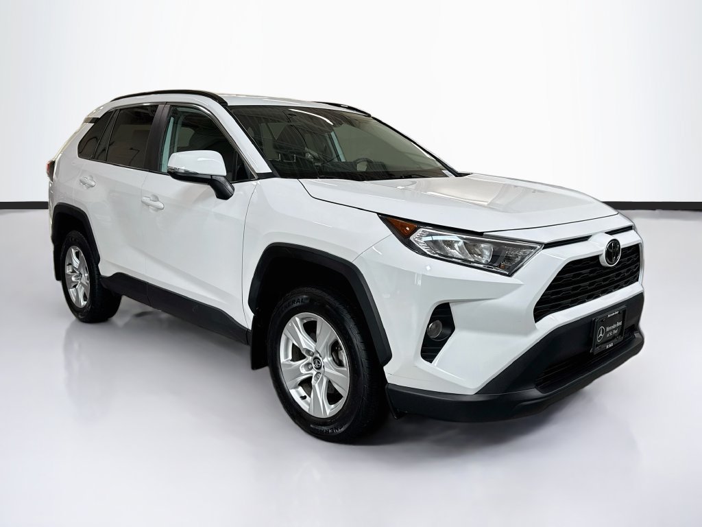 Used 2020 Toyota RAV4 XLE w/ XLE Grade Weather Package AWD/4WD image 3