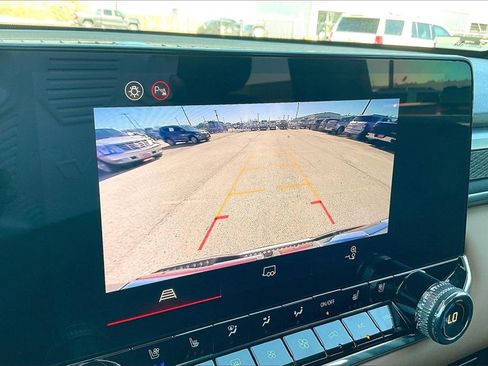 Certified 2025 GMC Canyon AT4 w/ AT4 Premium Package image 13