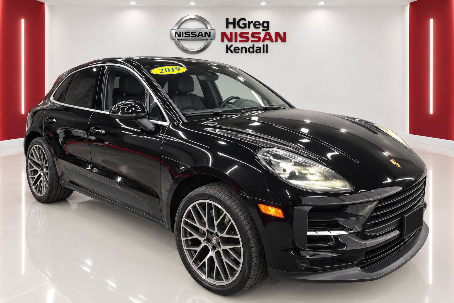 Used 2019 Porsche Macan S AWD/4WD image 3