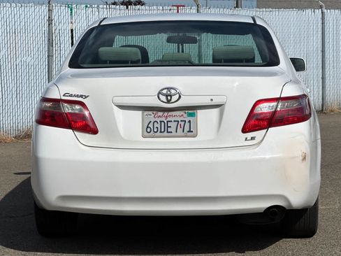 Used 2009 Toyota Camry LE FWD image 4