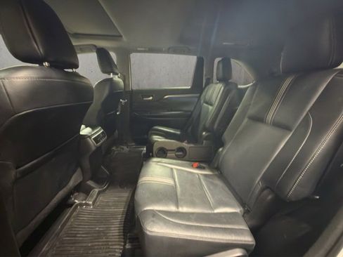 Used 2018 Toyota Highlander SE image 21