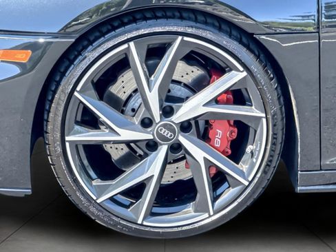Used 2022 Audi R8 V10 w/ Premium Package RWD image 24
