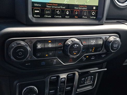 Used 2022 Jeep Wrangler Unlimited Rubicon 4xe w/ Cold Weather Group AWD/4WD image 16