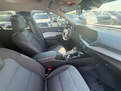 Used 2025 Chevrolet Trax LT w/ Sunroof Package image 25