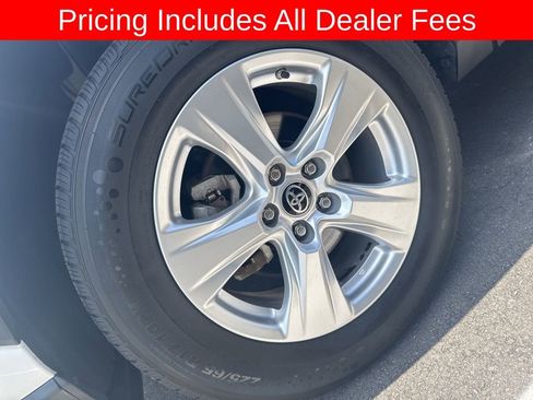 Used 2021 Toyota RAV4 LE AWD/4WD image 10