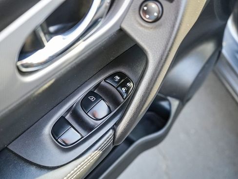Used 2020 Nissan Rogue Sport SV w/ Technology Package FWD image 19