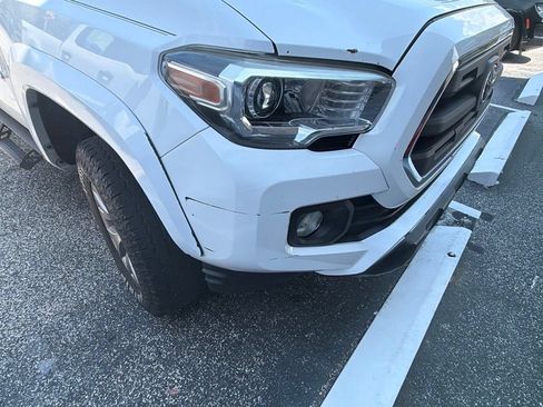 Used 2017 Toyota Tacoma SR5 w/ Tow Package AWD/4WD image 3