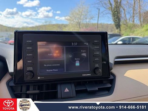 Used 2022 Toyota RAV4 XLE w/ XLE Grade Weather Package image 18