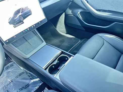 Used 2025 Tesla Model 3 Long Range RWD image 18