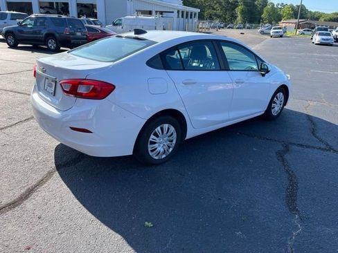 Used 2017 Chevrolet Cruze LS FWD image 3