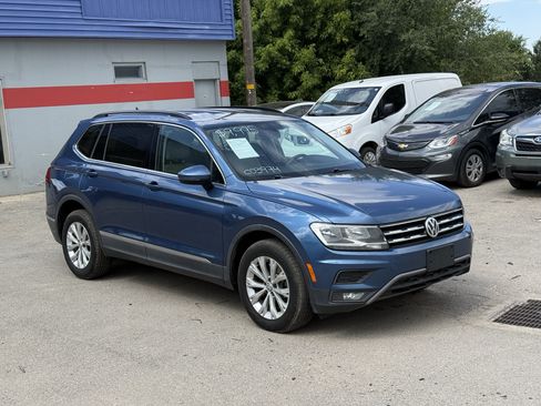 Used 2018 Volkswagen Tiguan SE AWD/4WD image 2