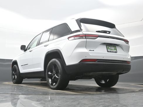 Used 2023 Jeep Grand Cherokee Altitude image 28