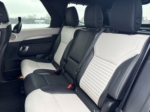 Used 2021 Land Rover Discovery S R-Dynamic image 13