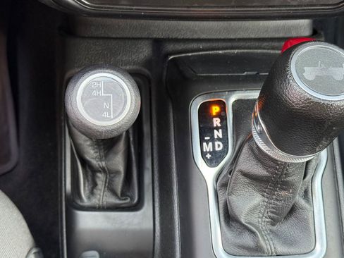 Used 2023 Jeep Wrangler Sport AWD/4WD image 14