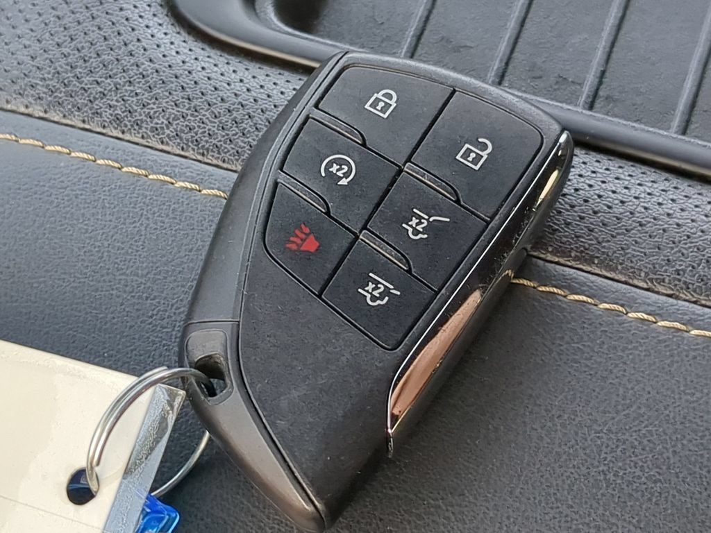 Used 2023 GMC Yukon SLT w/ SLT Premium Package AWD/4WD image 40