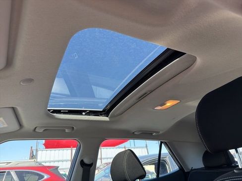 Used 2025 Hyundai Venue SEL image 9