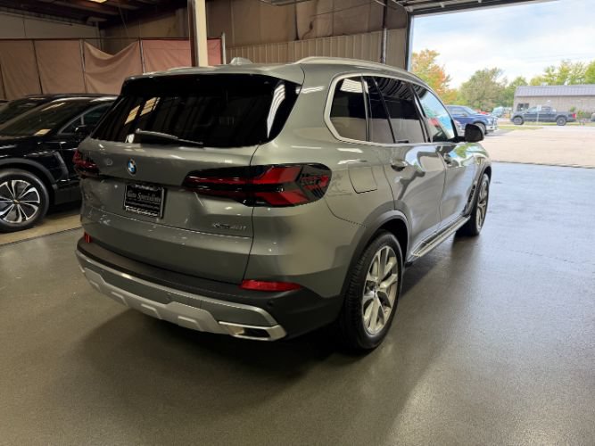 Used 2026 BMW X5 xDrive40i w/ Premium Package AWD/4WD image 5