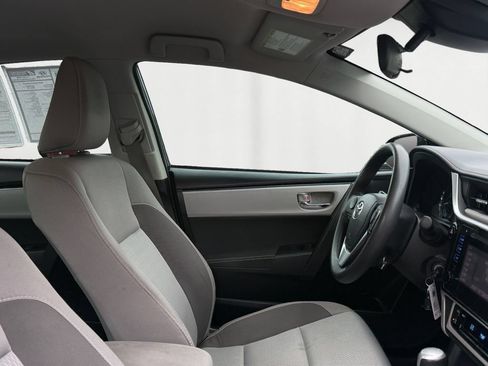 Used 2018 Toyota Corolla LE FWD image 16