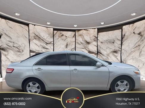Used 2011 Toyota Camry LE image 6