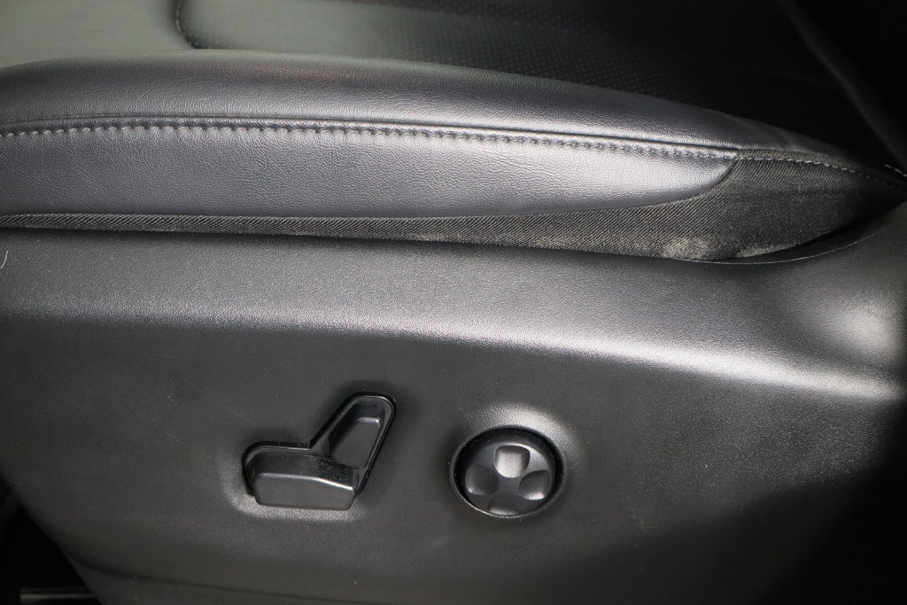Used 2024 Chrysler Pacifica Limited FWD image 25