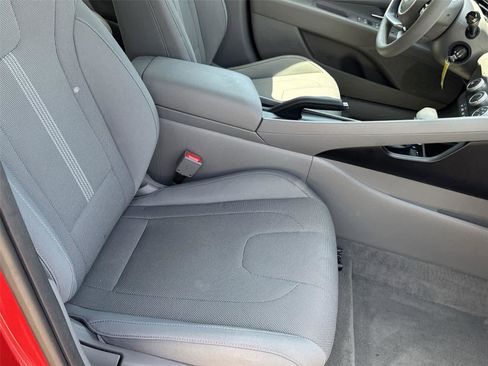 Used 2023 Hyundai Elantra SE FWD image 16