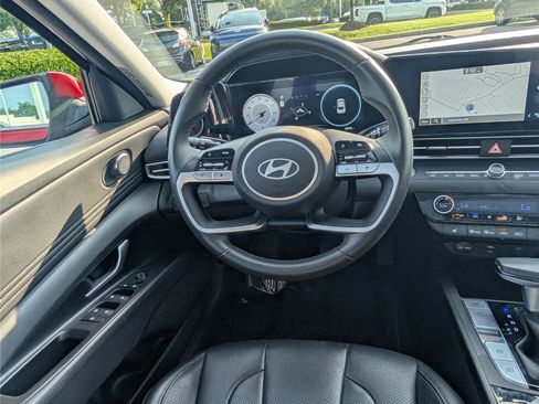 Used 2025 Hyundai Elantra Limited FWD image 16