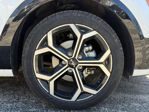 Used 2023 Kia Niro EX Touring image 9