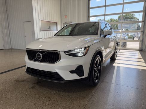 Used 2023 Volvo XC40 B5 Core AWD/4WD image 35