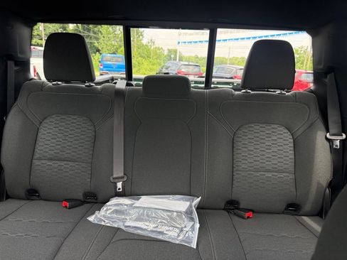 New 2026 RAM 1500 Express AWD/4WD image 31