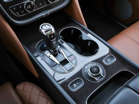 Used 2019 Bentley Bentayga image 8