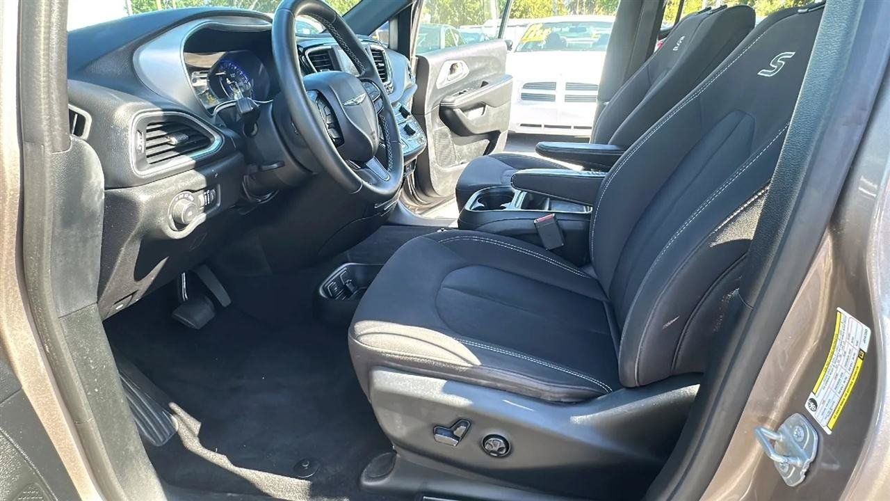 Used 2018 Chrysler Pacifica Touring Plus w/ S Appearance Package FWD image 23