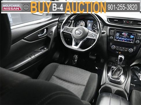 Used 2020 Nissan Rogue SV w/ Premium Package image 10