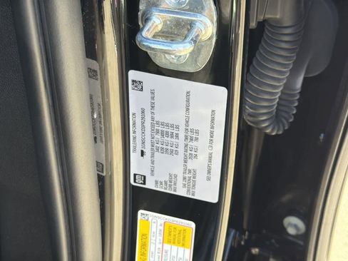 Used 2023 Chevrolet Suburban LT image 9