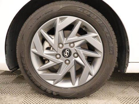 Used 2024 Hyundai Elantra SEL FWD image 6