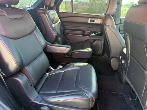 Used 2023 Ford Explorer Platinum w/ Technology Package AWD/4WD image 13