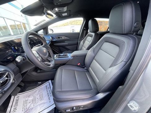 New 2026 Chevrolet Equinox EV LT w/ LPO, Tech Bronze Package image 16