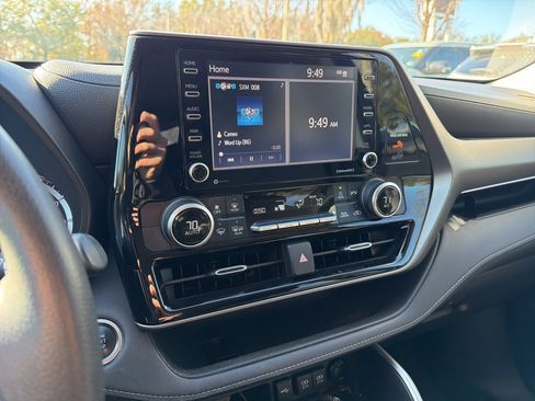 Used 2020 Toyota Highlander L image 14