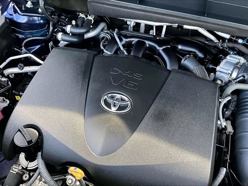 Used 2021 Toyota Highlander XLE FWD image 31