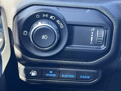 Used 2023 Jeep Wrangler Unlimited Sahara AWD/4WD image 25