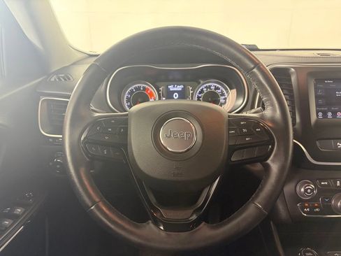 Used 2019 Jeep Cherokee Latitude Plus AWD/4WD image 6