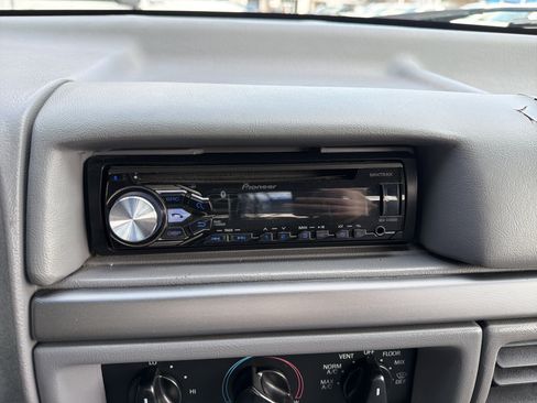 Used 1995 Ford F150 4x4 Regular Cab image 23