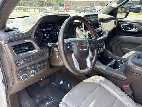 Used 2021 GMC Yukon XL SLT w/ Rear Media and Nav Package AWD/4WD image 18