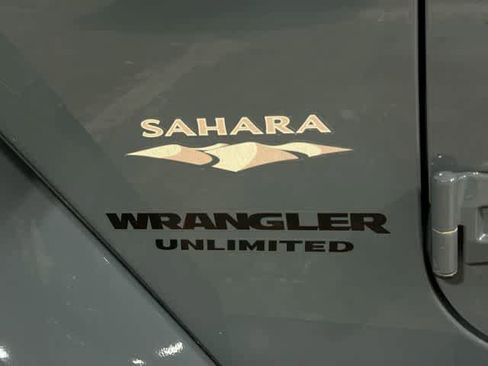 Used 2014 Jeep Wrangler Unlimited Sahara w/ Dual Top Group AWD/4WD image 22