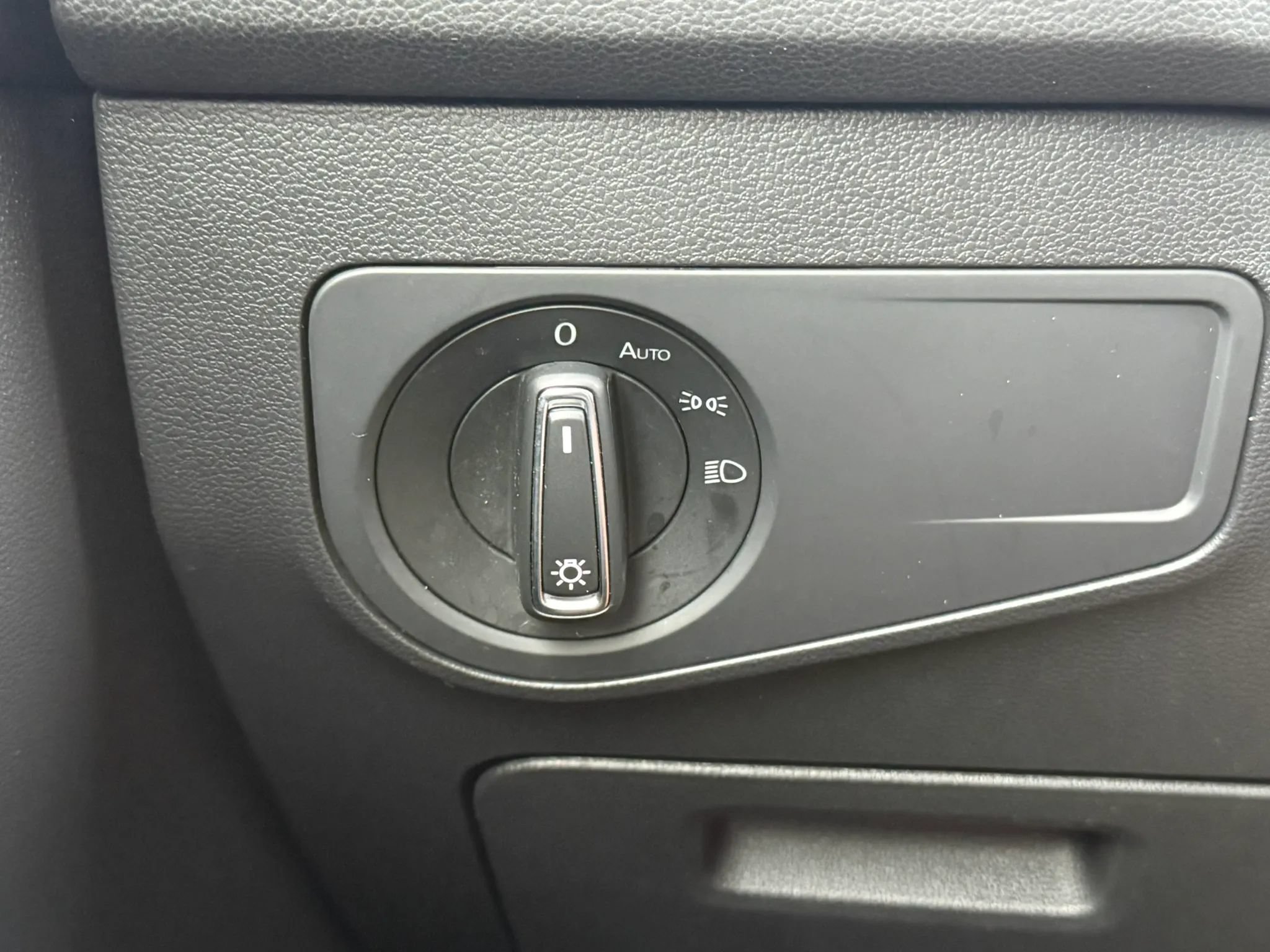 Used 2021 Volkswagen Tiguan SE w/ Panoramic Sunroof Package FWD image 30
