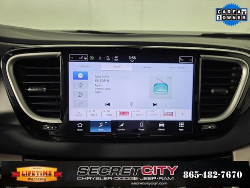 Used 2024 Chrysler Pacifica Touring-L image 19