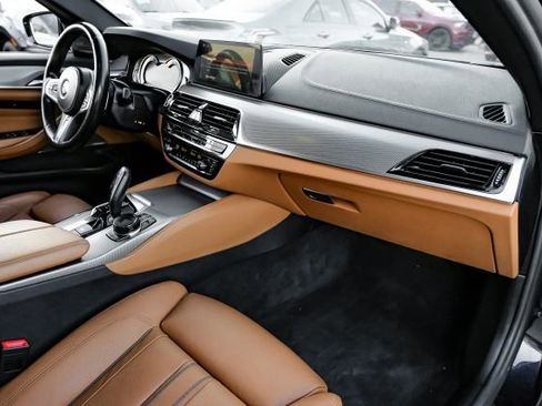 Used 2018 BMW M550i xDrive image 19