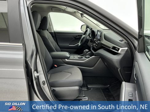 Used 2023 Toyota Highlander LE image 25
