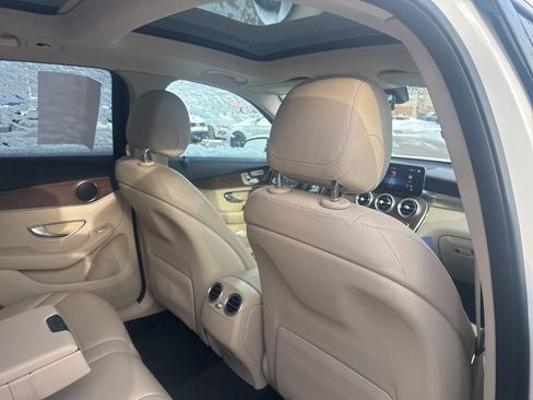 Used 2021 Mercedes-Benz GLC 300 4MATIC image 9