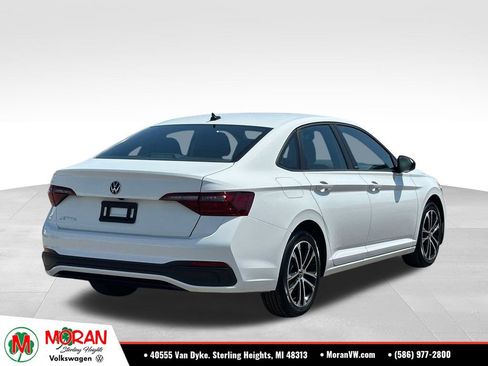 Used 2023 Volkswagen Jetta Sport FWD image 4
