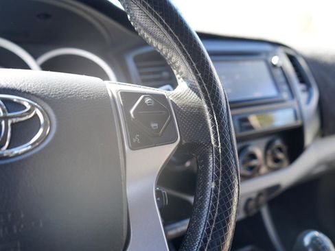 Used 2015 Toyota Tacoma 4x4 Access Cab image 24